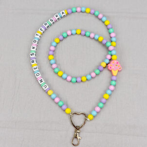 Nyckelkedja Undersköterska - halsband trä pastell glass